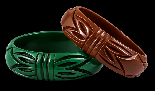 vintage bow carved bakelite bangle
